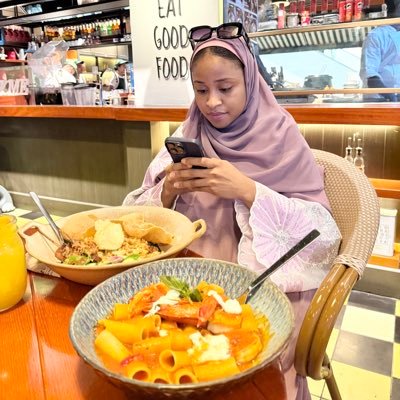 Meenahmohd's profile picture. Allah first🙏I love Muhammad (saw)married💍 cake ❤️17march🎂madridista💪🏻green💚Ya rabb if am ever ungrateful remind me that is your Air i breath😇SABR🙂