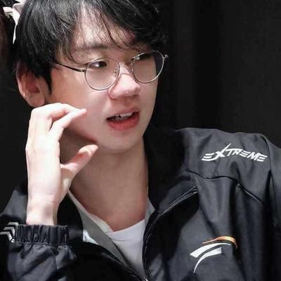 streetstxr_'s profile picture. 'Elu, Minibus lu, dan God Complex lu itu' — Rani • on ONER chokehold until idk??