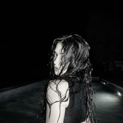 iis4l_'s profile picture. بنتٍ مُحيّاها أبهى من أبيات القصيّد الندّر .                                            حسابي الاول / ii_el4