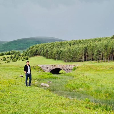 RMZNSH's profile picture. 📚📕📖🔖 🫀Midyat