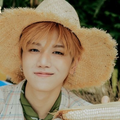 scoupleton's profile picture. i wish i had no media literacy because unfortunately i clearly see