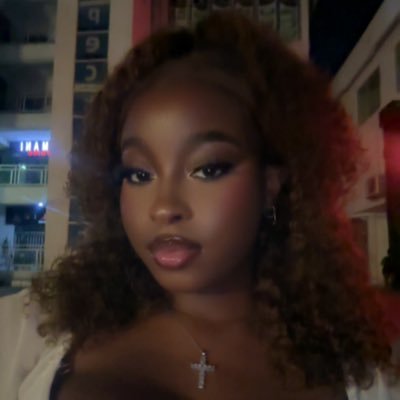 starrafterhours's profile picture. 