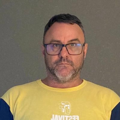 RingoWasMyDog's profile picture. Faróis baixos e parachoque duro!