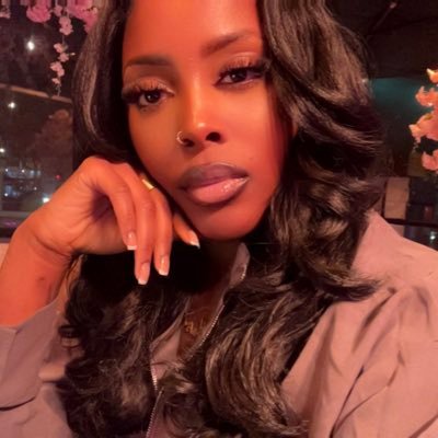 Fayonlinexo's profile picture. Only here to laugh..