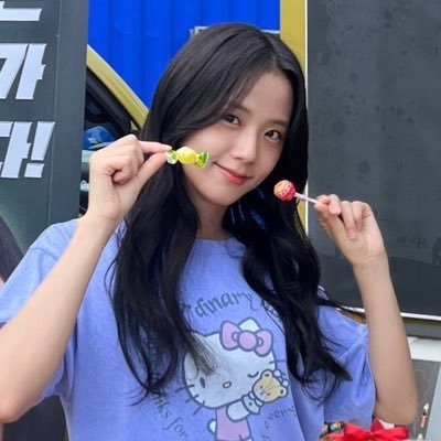 blurrynina's profile picture. 