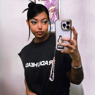 Reasons2BeSilly's profile picture. (x-files theme plays) maya 🧸💭