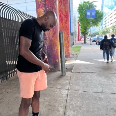 FloydSoRandom's profile picture. #Stay🐚