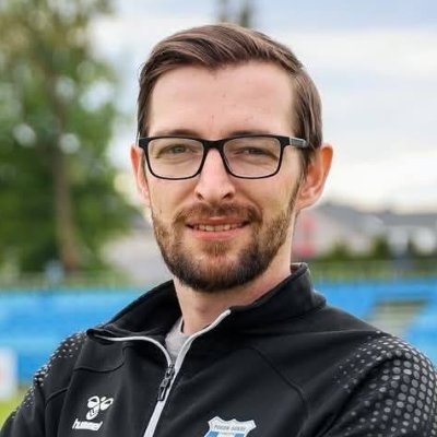 WaldekWarchol's profile picture. ▶️ UEFA A Football Coach
▶️ Strength & Conditioning Coach
▶️ Autor książek o treningu sportowym
📘 https://t.co/2Amz1vIYQx
⚽ Taktyka | Trening | Analiza