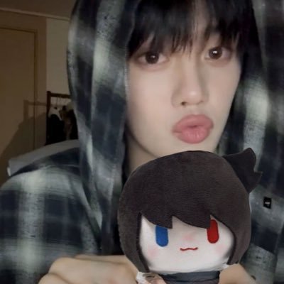 haeteful's profile picture. this guy gets into ANYTHING damn!!