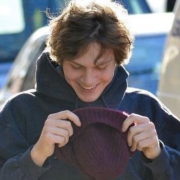 slidesun's profile picture. yes i have eaten so many lemons yes i am so bitter