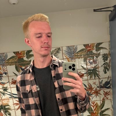 TophIsGay's profile picture. Zoomies, not gloomies