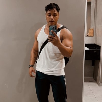 JugoDeCorozo_'s profile picture. and then… I vomited. | Aries 🐦‍🔥