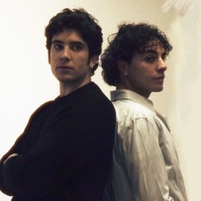 rom4milano's profile picture. ma ne vale la pena diventa' adulti? ★