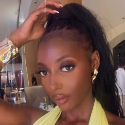 NykishaNicole's profile picture. 𝐔𝐧𝐢𝐯𝐞𝐫𝐬𝐢𝐭𝐲 𝐨𝐟 𝐈𝐥𝐥𝐢𝐧𝐨𝐢𝐬 𝐀𝐥𝐮𝐦𝐧𝐚 𝟐𝟎’.🎓| 𝐂𝐫𝐞𝐚𝐭𝐨𝐫 𝐨𝐟 @thelookbykee 👗