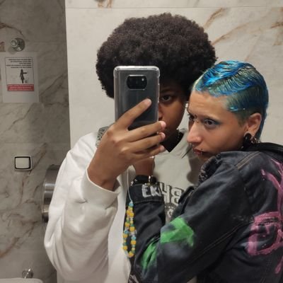odiaboazull's profile picture. →  💣 nb • any pronouns !⏱️ㅤㅤㅤㅤㅤㅤㅤㅤㅤㅤ  ㅤeu e meu amor ouvindo artemas👽