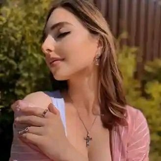 VanessaFer27926's profile picture. 