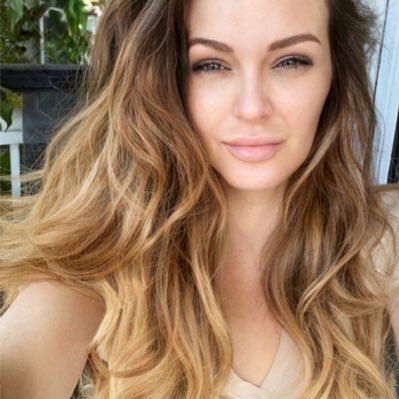 liz_ichuchill10's profile picture. Unofficial Queen of the World Economic Forum. Conspiracy Theorist. Bill Gates' Best Friend. Communisn Ruins Everything ™