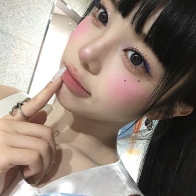 winterpipopi's profile picture. deb is now listening to ♪ヾ(＞.＜)ゞ kim minjeong - blue