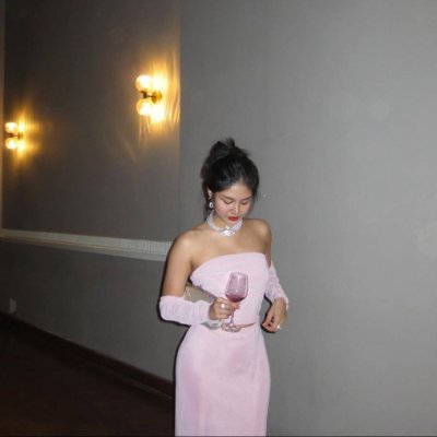 Mia222189's profile picture. Life always needs surprises, and it’s always good to live each day as if it’s your last.