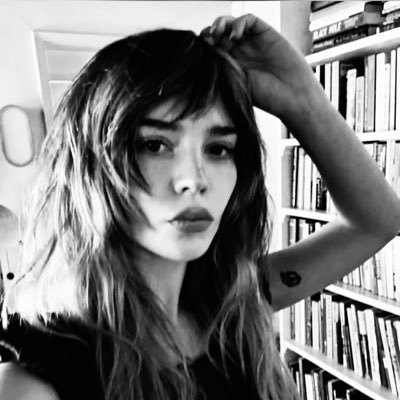 esdeepink's profile picture. ׂ╰┈➤ film/pop/comic/musictwt | she/her | 19・❥・