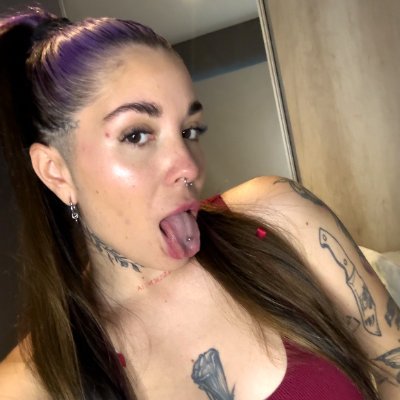 LaraWingss's profile picture. 25 | Single, A little shy at first, but I warm up fast 💋
I like my drinks sweet n my nights messy 🍹
Curious on me hit my FREE link below ⬇️