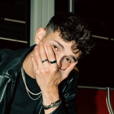 its_fenik's profile picture. 