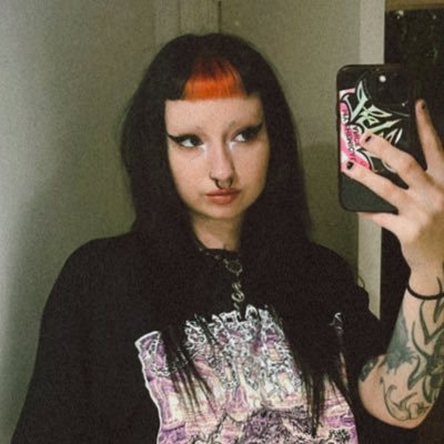 H0LYMALICE's profile picture. *reluctantly rises from my coffin* • tattoo artist • ig darrkarts