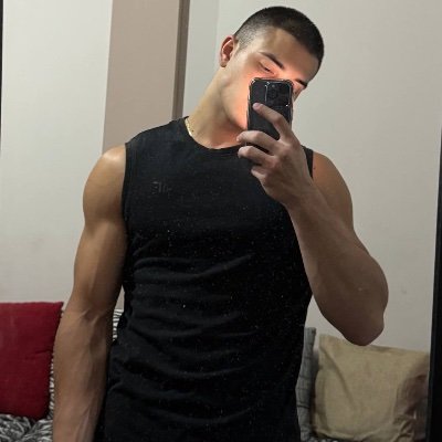 lrmiranda_'s profile picture. Your favourite daily snack below😋👇