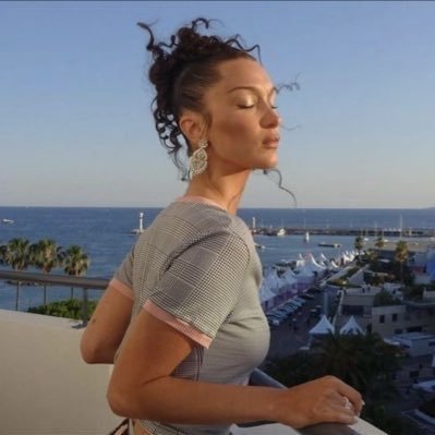 bellemerged's profile picture. 