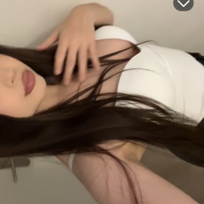 Henessyybabyy's profile picture. 21 *• wannarexic •* #edtwt