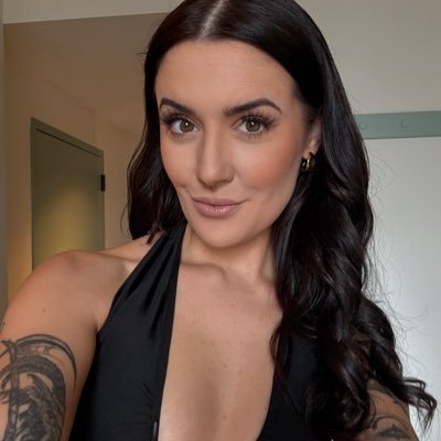 Ashley_Glovna's profile picture. agent of chaos, tattoo artist