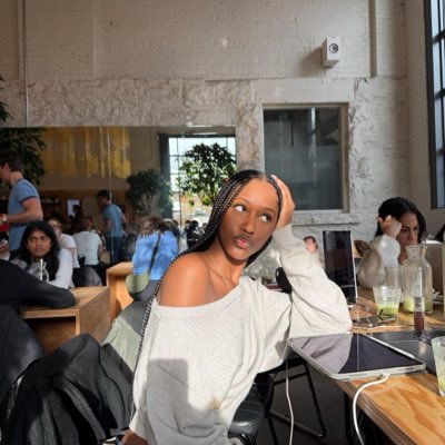 sheisanggg's profile picture. Love island connoisseur