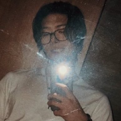 flirtbesos's profile picture. growing is painful. flowing and watching skies being painted blue. — PARODY.