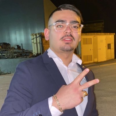 PasLool's profile picture. Je fait que m'améliorait comme le nord de la Corée 🇰🇵⚔