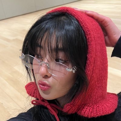 Btchlvrpssyeatr's profile picture. in desperate need of Cassie Mckays chopped bangs in my face and strap IN ME