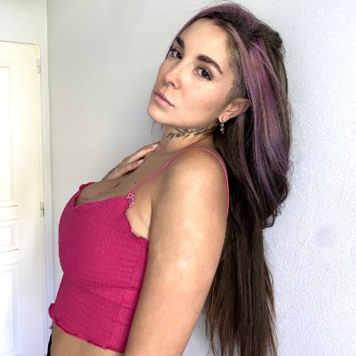 Loveable_Lara_'s profile picture. Just a lil’ lookin’ to make you sweat 😈
25 and single, Patio drinks, big smiles 😏
Let’s take this a little deeper 👇