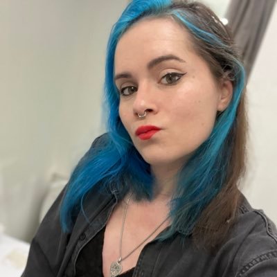 _Lua_Moon__'s profile picture. Excessive ⚢ 💙 My twin is the ocean’s daughter 🌊 Instagram @/Mlle_Lua 🏳️‍🌈 ma VIE IP 💕