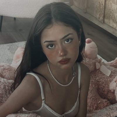 electronicdcll's profile picture. 𝗮 𝗵𝗲𝗮𝗿𝘁𝗯𝗲𝗮𝘁 𝗯𝗲𝘁𝘄𝗲𝗲𝗻 𝗰𝗵𝗮𝗼𝘀 𝗮𝗻𝗱 𝗰𝗮𝗹𝗺, 𝗳𝗶𝗻𝗱𝗶𝗻𝗴 𝗯𝗲𝗮𝘂𝘁𝘆 𝗶𝗻 𝘁𝗵𝗲 𝘀𝗽𝗮𝗰𝗲𝘀 𝗶𝗻 𝗯𝗲𝘁𝘄𝗲𝗲𝗻.