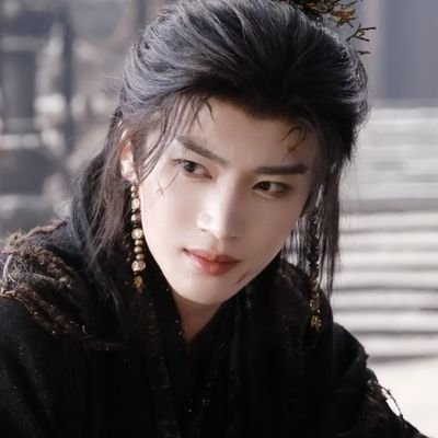 yanleimei's profile picture. 诸葛知道，自己正在做这一生中最后悔的事。可是……就是神，也会为自己的选择而后悔吧。放他这条生路。这是他的路。🌹 @vulpisfoglian