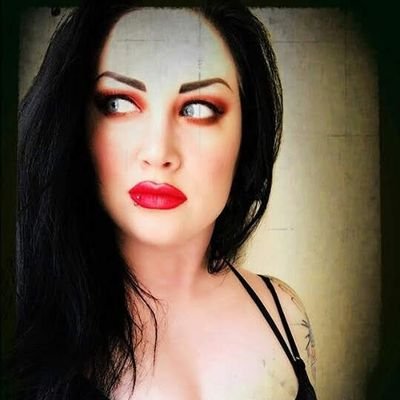 Lola_Sunset's profile picture. ⏳️👑🖤🤟🏻Un día a la vez 🖤🤟🏻🌜