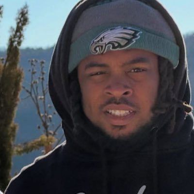 Yung_dreads_713's profile picture. #flyeaglesfly Get rich or die trying #LongliveBraze 🎱 “That’s longevity when you been shining 10 straight years”