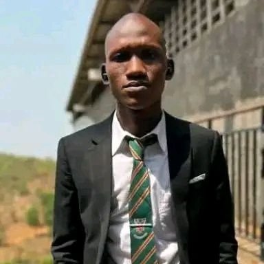 sillahaliya's profile picture. Passionate about finance, driven by education, and inspired by entertainment. 🏌️