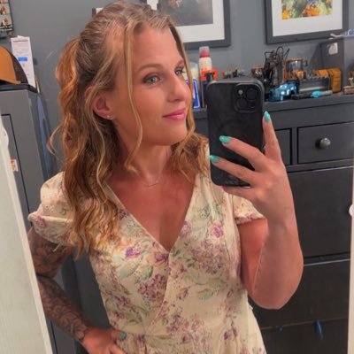 achinee047's profile picture. 