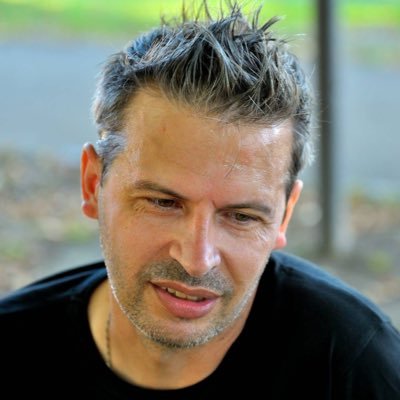 ii_phil_you's profile picture. DM & Frédéric Dard saved my life 

Si tous les cons étaient fluorescents, c'est la Terre qui éclairerait le soleil. 

#TeamOM #FCPorto 💙🤍

🇫🇷 🇵🇹