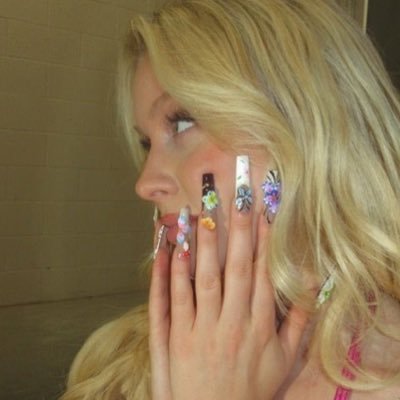 digzis's profile picture. just a girl and her favourite band