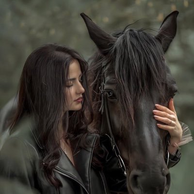 bntlz1337091's profile picture. يقول المتنبي: "يا عِزَّةَ النَّفْسِ كوني في العُلا قَمَرًا، فالعَيْشُ دُونَكِ مِثْلُ الغُصْنِ إِنْ مالا..