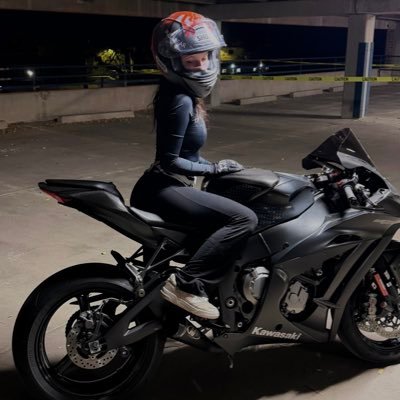 sultrysiryn's profile picture. your biker gf🖤 … what you’re looking for ⤵︎