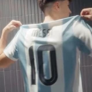 piastrispaws's profile picture. i like sweaty men in fast cars