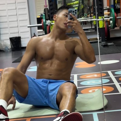 Tyrojoesong's profile picture. 原创博主｜双-直男型帥哥🇨🇳二级篮球運動員25/188/80/45/17/6 🍆純TopS 上翘大粗💎屌 99%操尿🔞未成年人禁止關注🔞 高清｜订阅https://t.co/CxIDmbz8nE 防走丢 精彩片段 @JerseyTop1s ｜商務伴遊🪂｜🚪158 🛰️zexixi1069