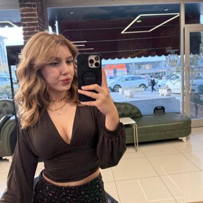 Neslihannoguz's profile picture. 